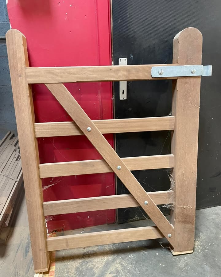 Clôture / portail en bois — Taïga