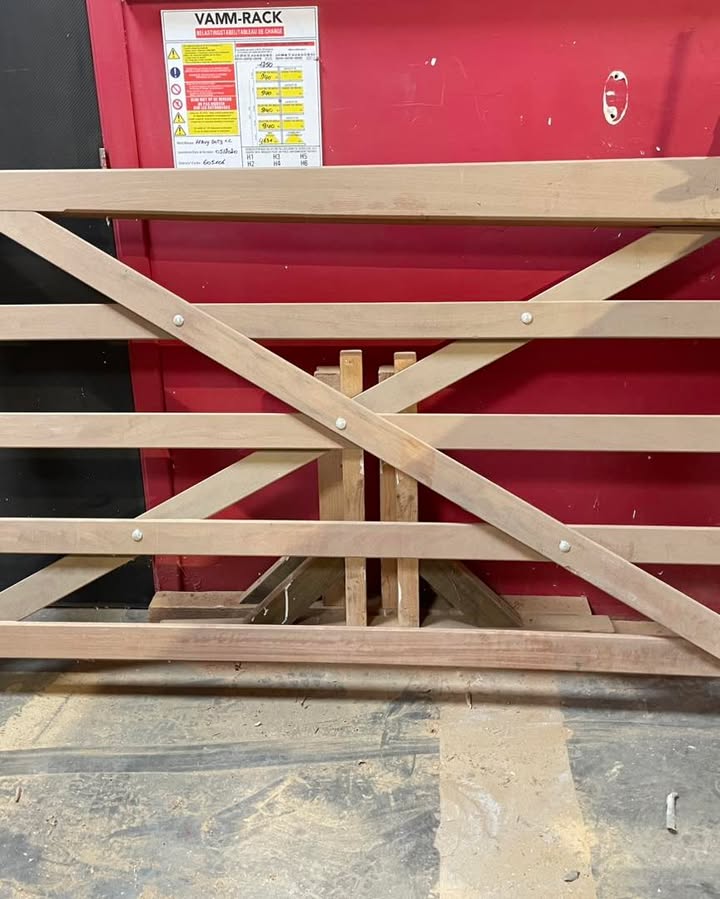 Clôture / portail en bois — Taïga