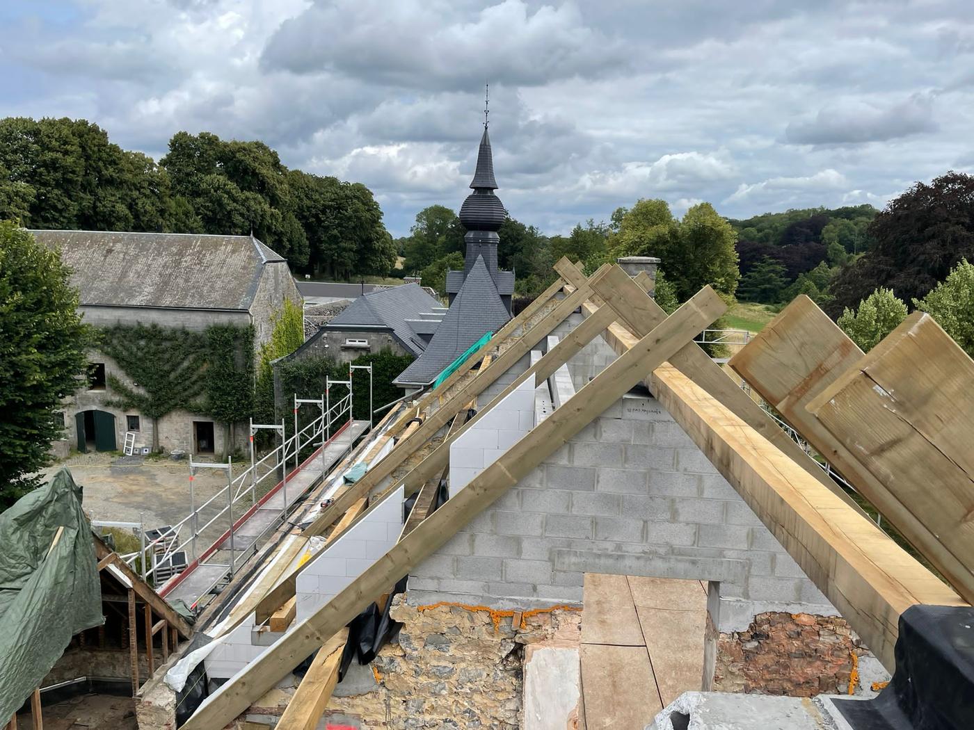 Faîtage — photo d'un chantier Taïga