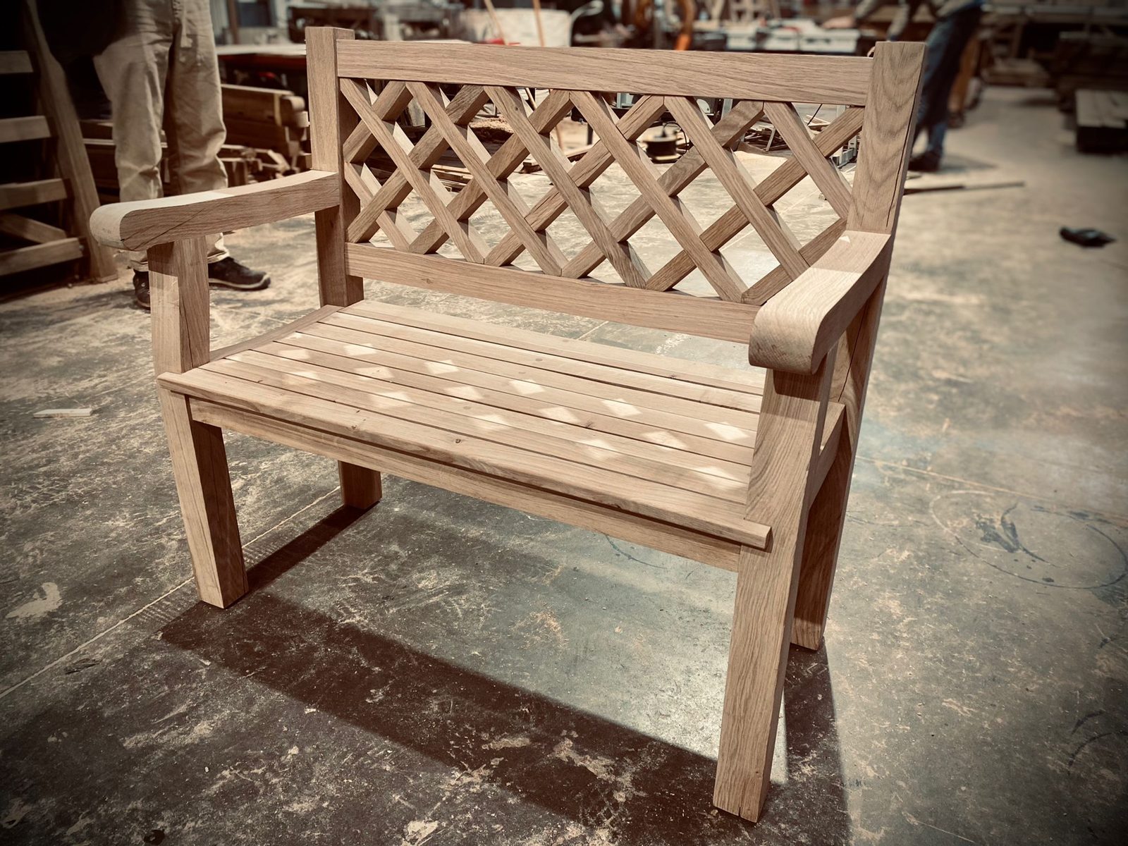 Bancs à treillis et bacs à plantes — atelier de Gembloux