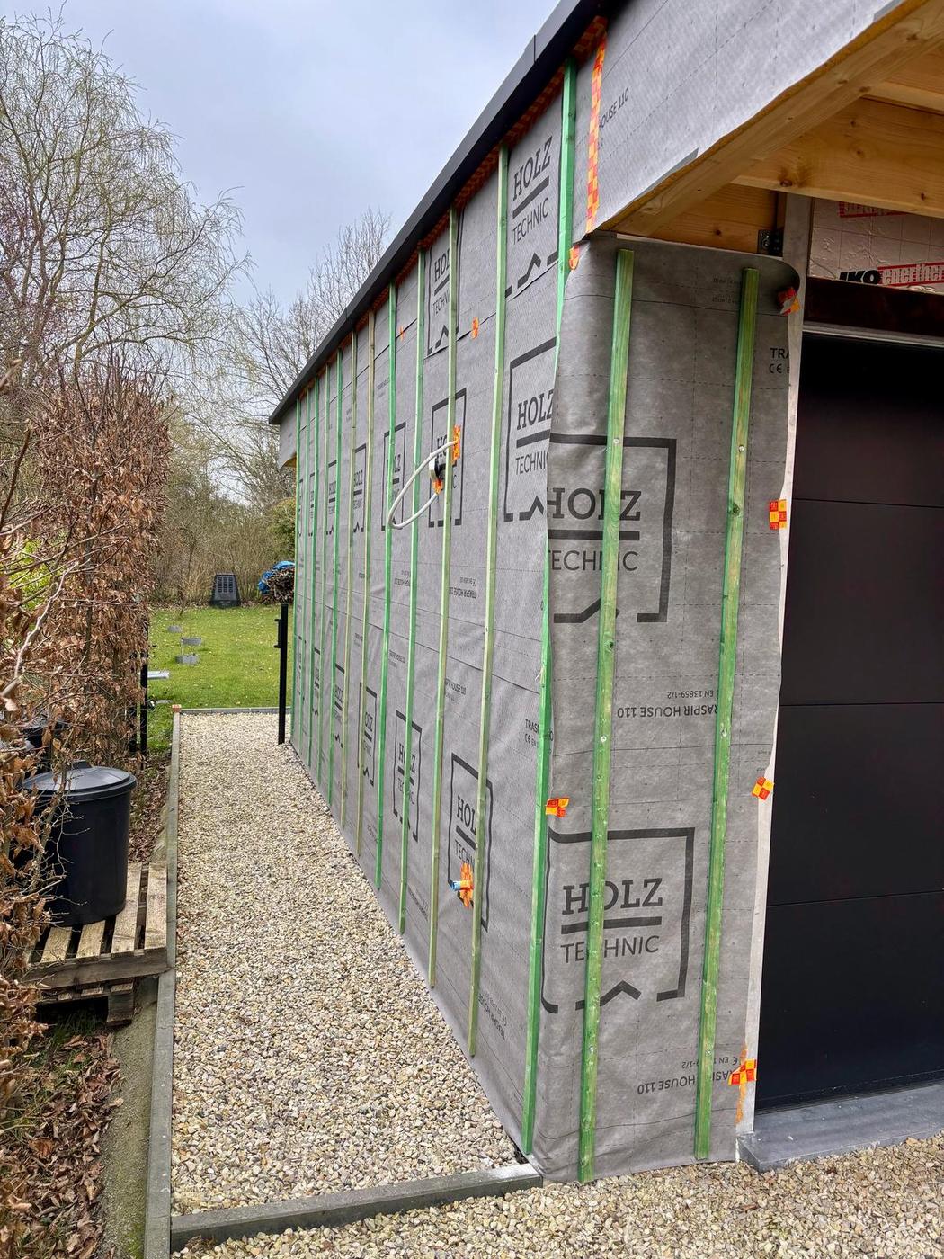 Bardage vertical d’un garage — Ottignies-Louvain-la-Neuve — étape 1