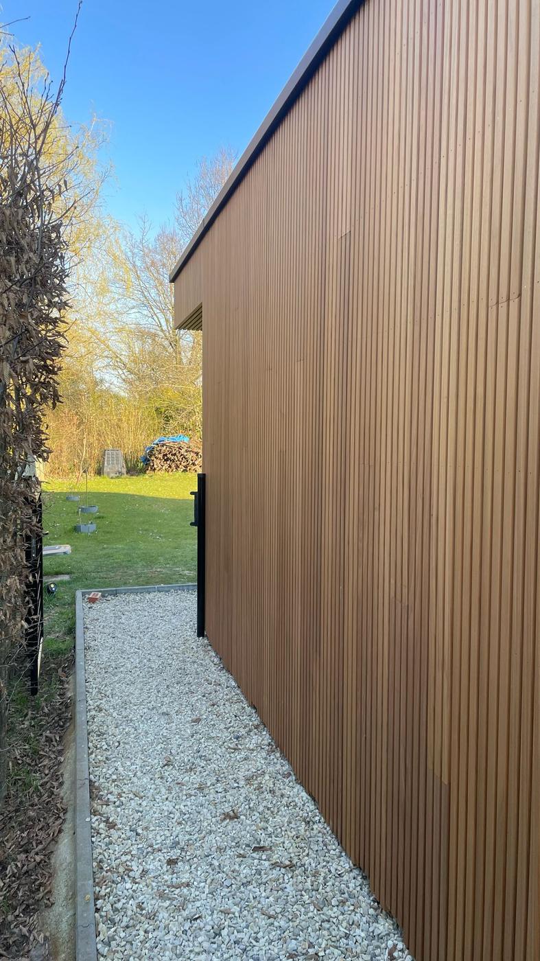 Bardage vertical d’un garage — Ottignies-Louvain-la-Neuve — étape 1