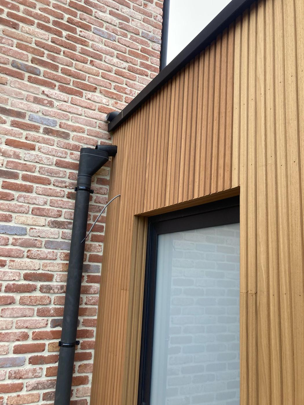 Bardage vertical d’un garage — Ottignies-Louvain-la-Neuve — étape 1