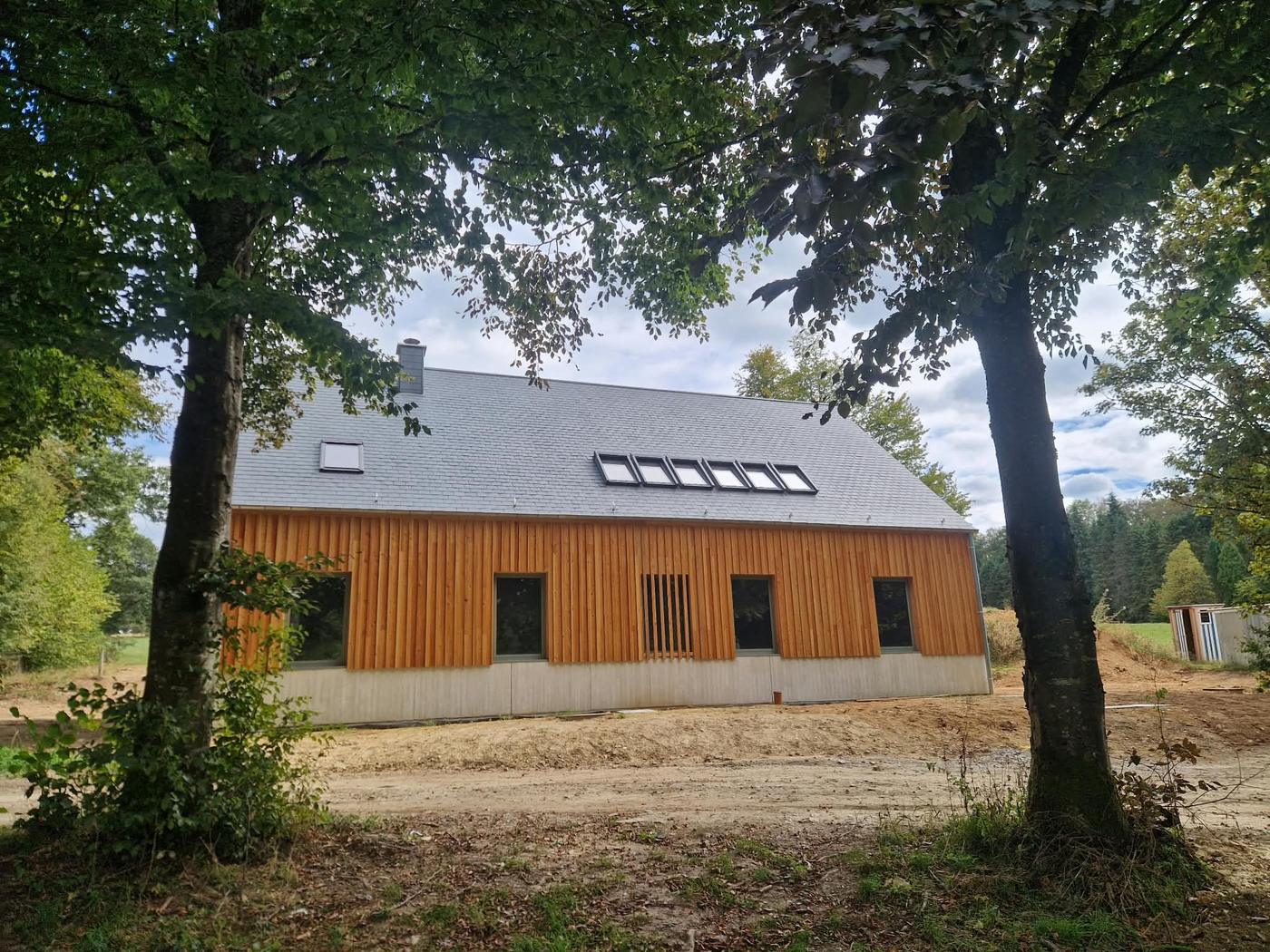 Bâtiments en CLT et mélèze — Couvin