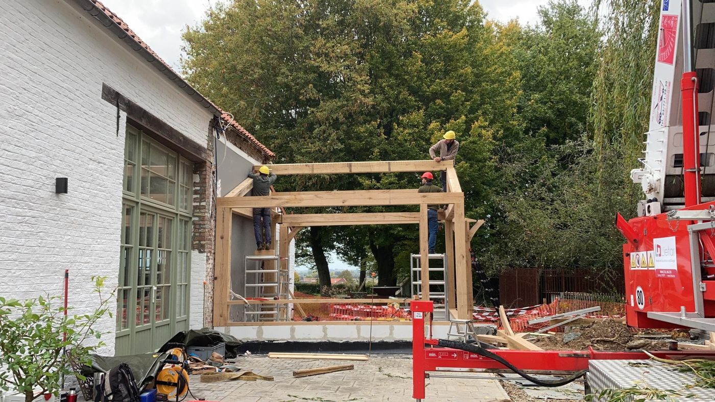 Sur le chantier — Carport et portails en chêne — Silly