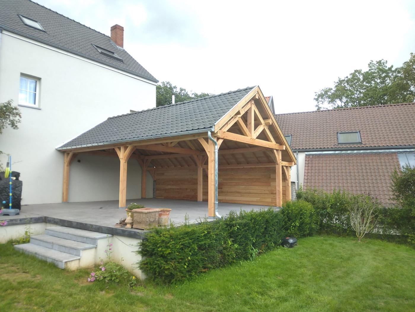 Terrasse couverte à fermes apparentes — Chastre