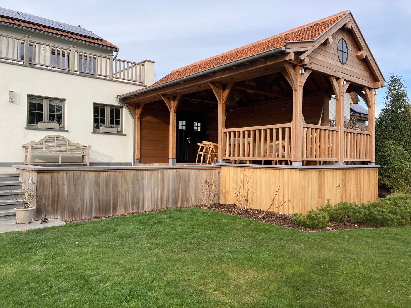 Terrasse couverte en iroko — Mons